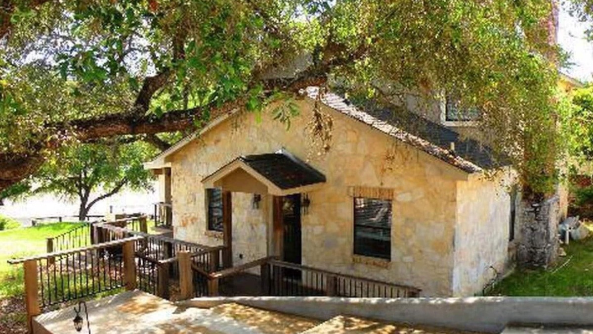 Lakehills House | Peaceful Hill Country Getaway at Medina Lake, a short drive from San Antonio