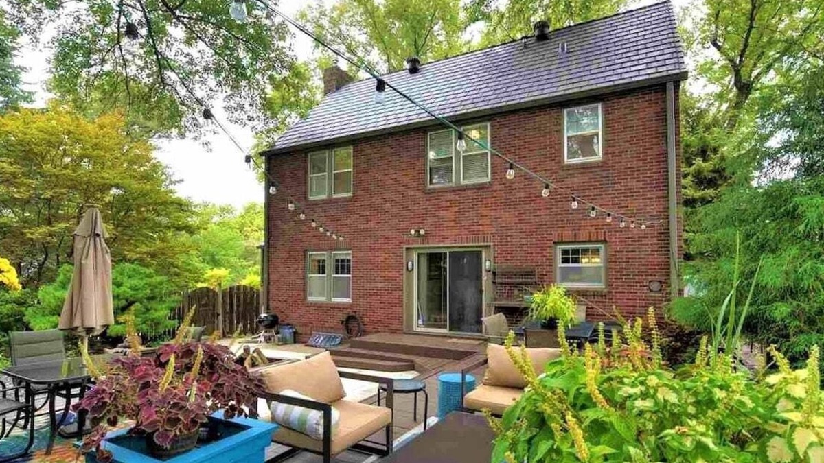 Benson House | Peaceful Hillside Retreat, Firepit & Spacious Yard!