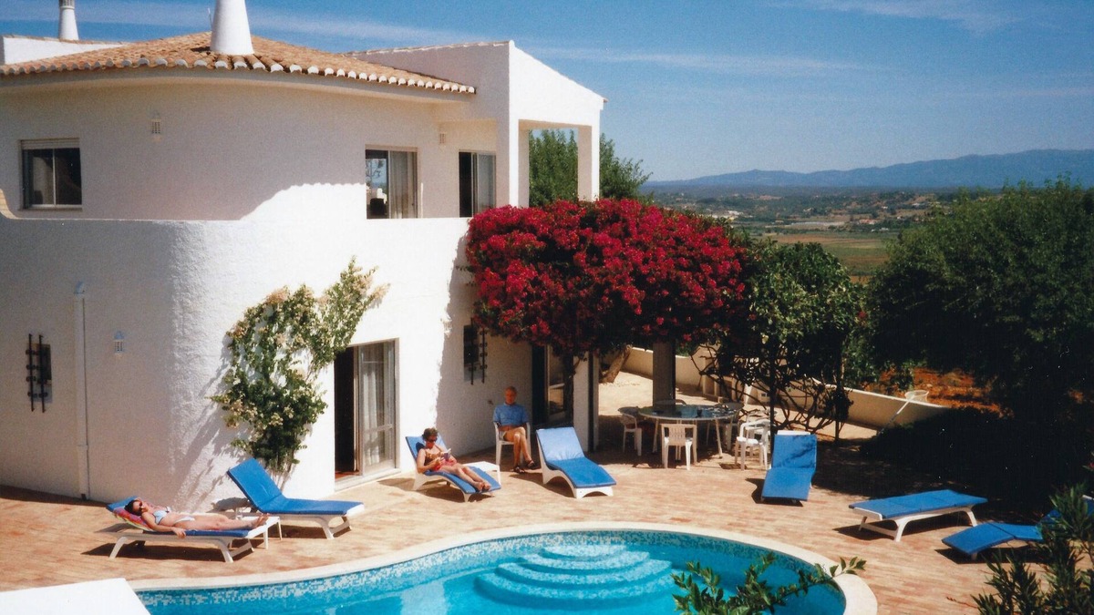 Falfeira Villa | Peaceful hillside villa great ocean/mountain views,heated pool & Town 5 mins 6+2