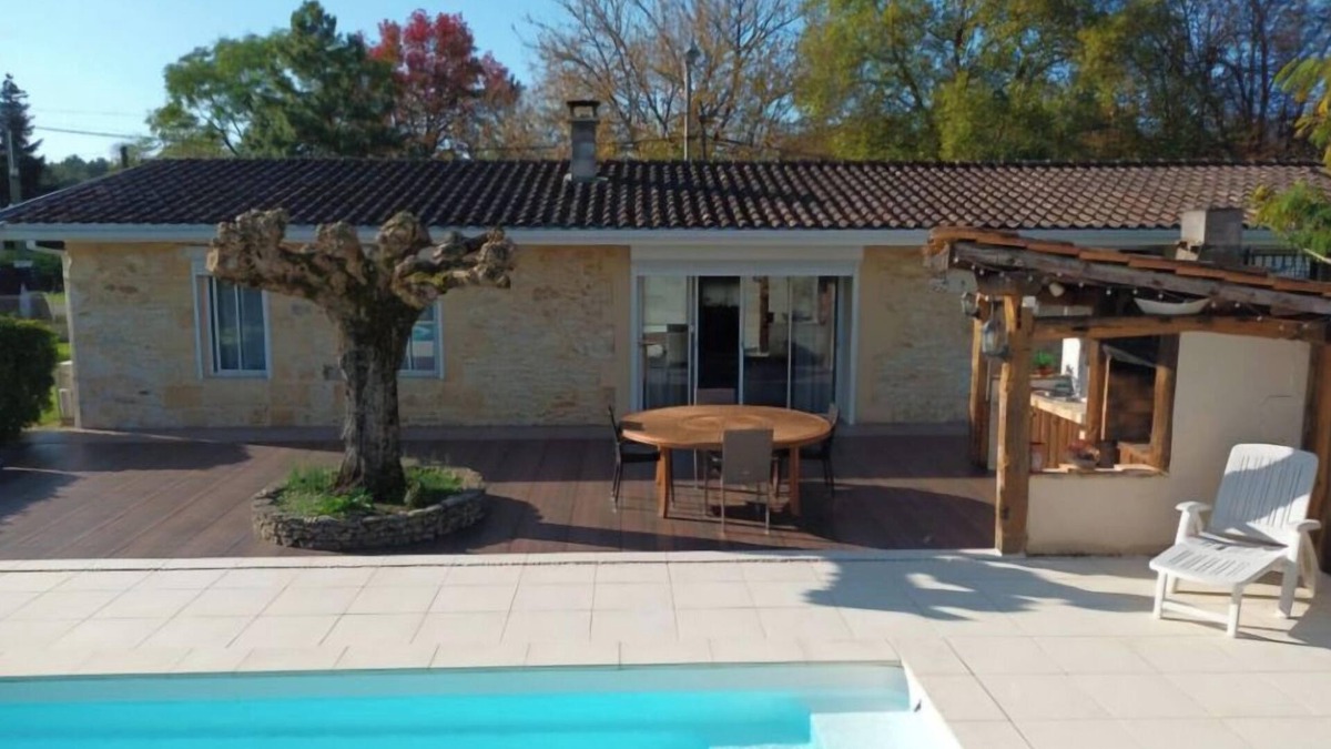 Saint-Laurent-de-Medoc House | Peaceful house between Médoc vineyards and Hourtin lake. Pool area.