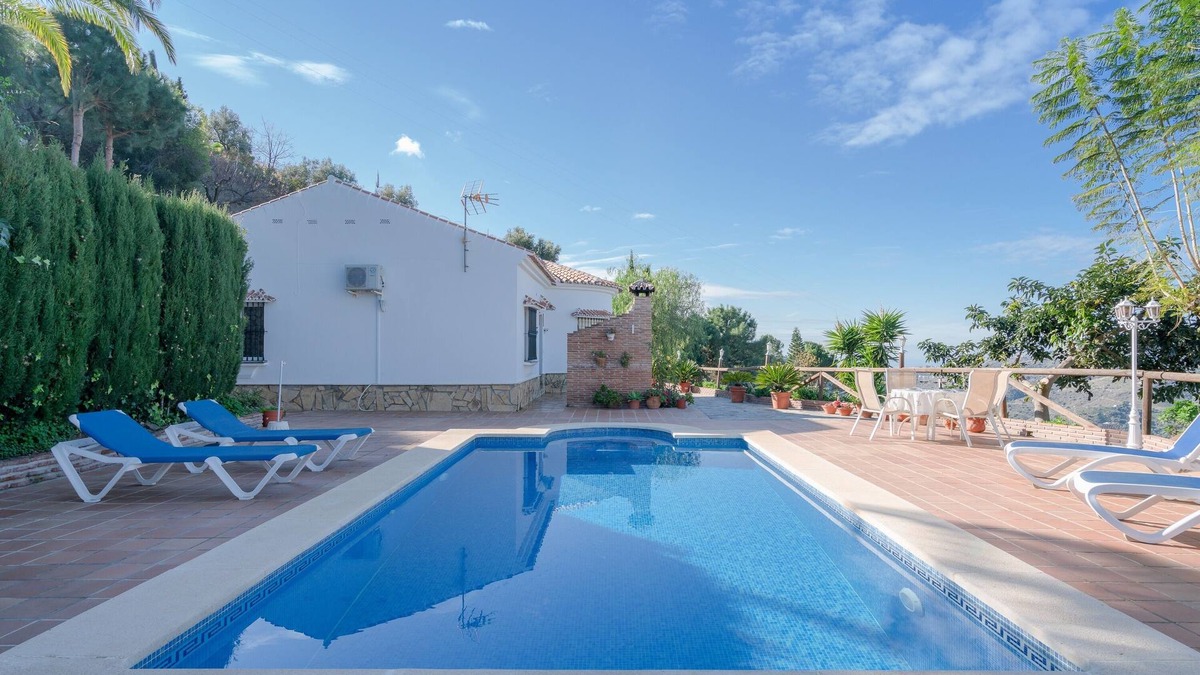 Sayalonga House | Peaceful Home Cortijo La Rijana with Pool, Terrific Views, Terrace, Wi-Fi
