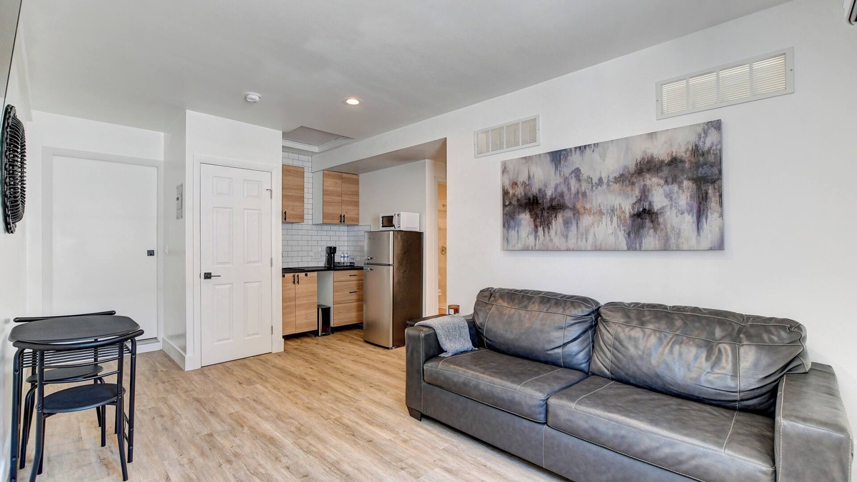 Rancho Oakey Apartment | peaceful home near downtown and the strip
