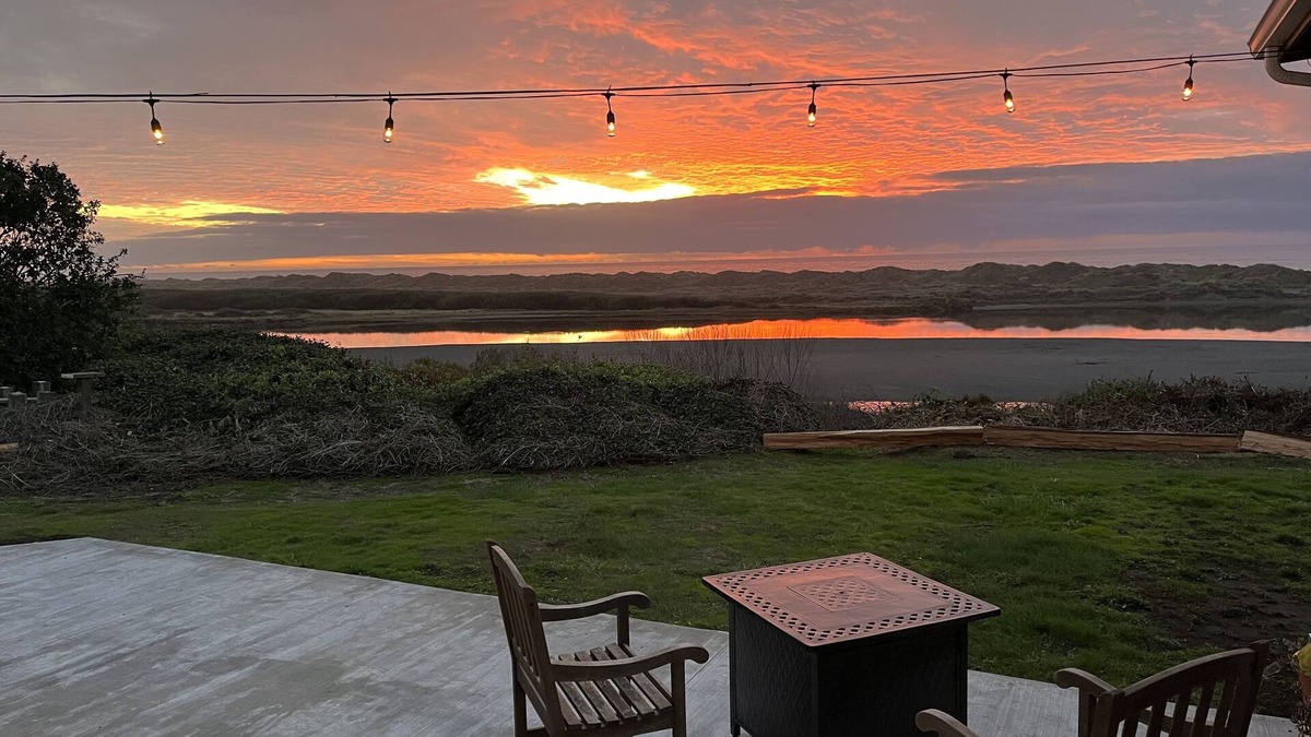Arcata House | Peaceful home overlooking the river and ocean!