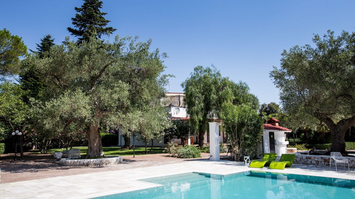 San Vito dei Normanni Apartment | Peaceful luxury stay in Puglia with salt-water pool. Children and pet friendly.