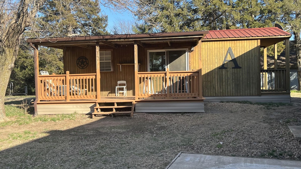 Ellsworth County Cabin | PEACEFUL LAKE CABIN