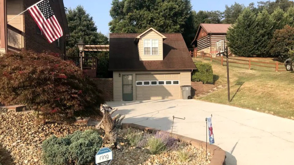 Hamblen County House | Peaceful Lake/Nature View Loft Getaway
