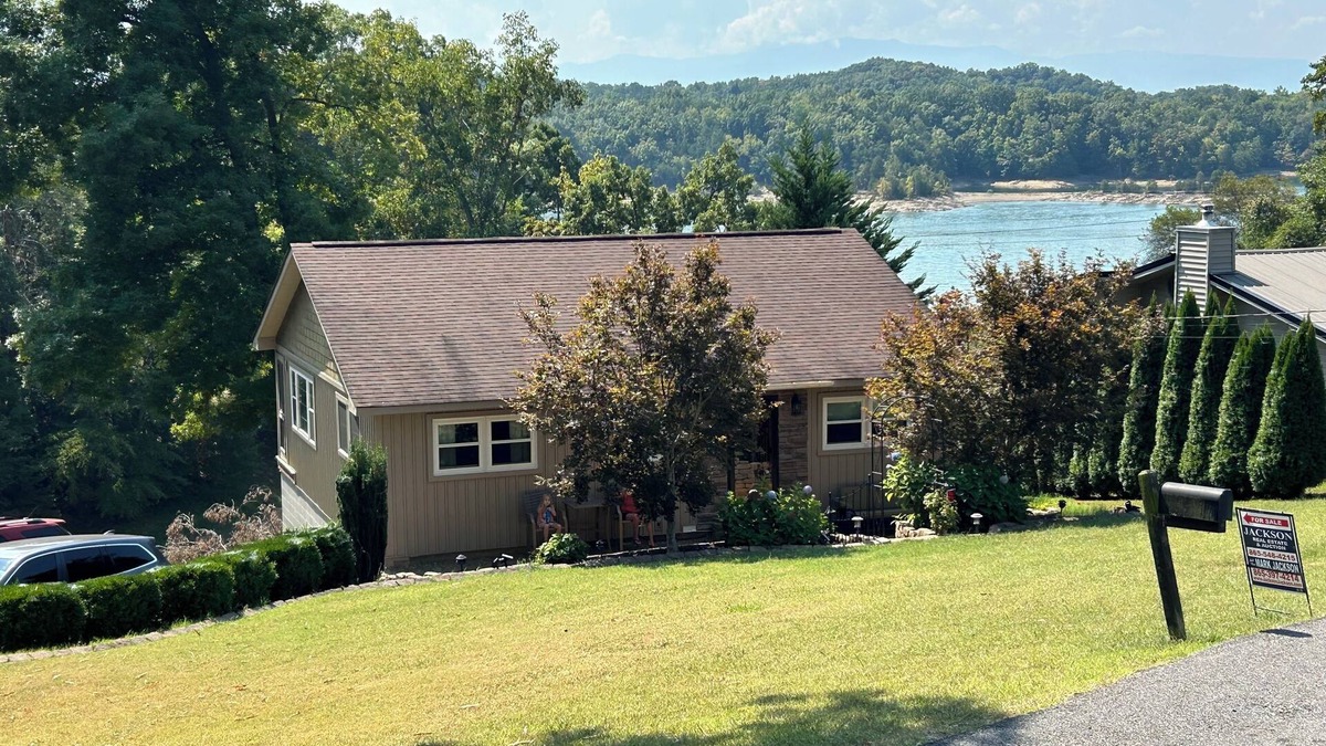 Dandridge House | Peaceful Lakefront Getaway Close To Douglas Lake & Dollywood & Pigeon Forge