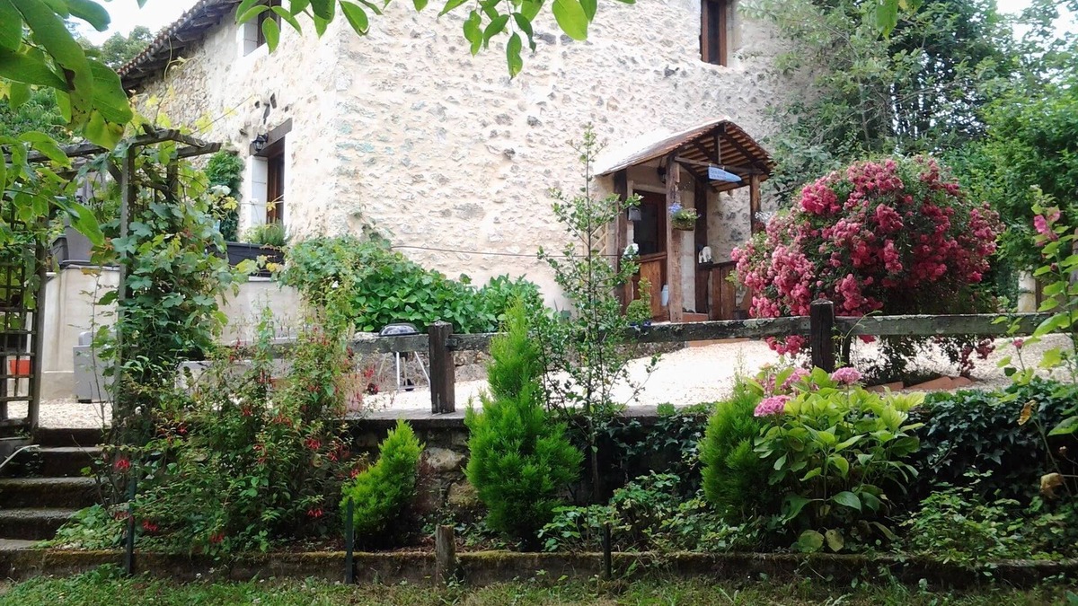 Saint-Jean-de-Cole House | Peaceful location a short walk To One Of Frances Most Beautiful Villages