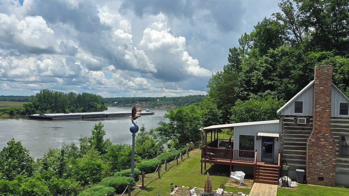 Morris Chapel Cabin | Peaceful log cabin on Tennessee River! Pet friendly, close to historical sites.