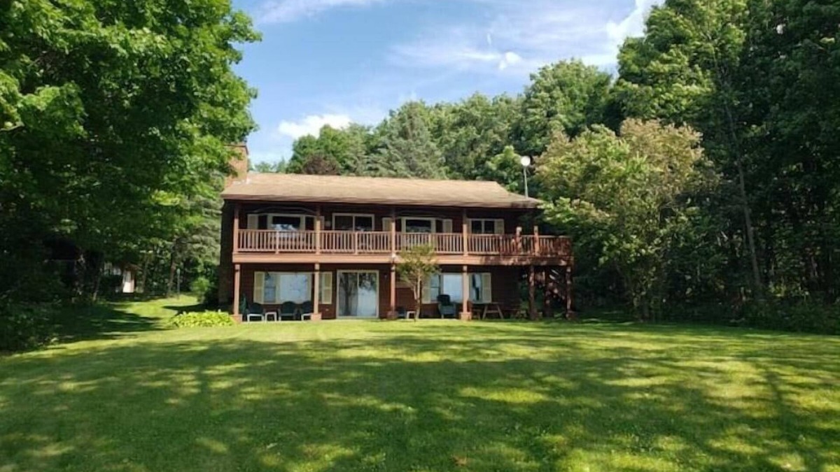 Grand Isle Cabin | Peaceful log home on lake Champlain with mooring
