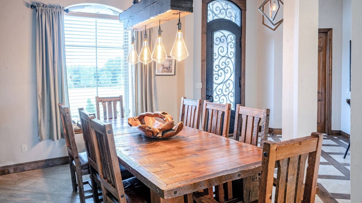 Pottawatomie County House | Peaceful Luxurious Ranch Family Reunion
