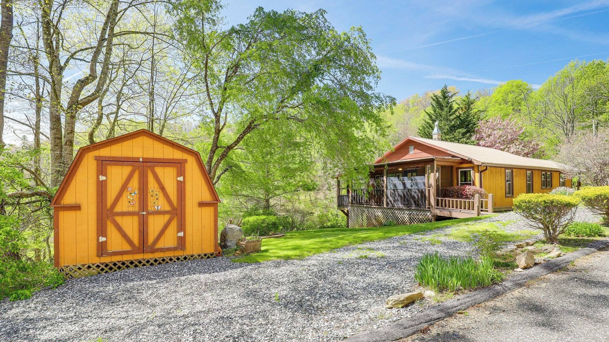Marshall House | Peaceful Mars Hill Home w/Porch & Mountain Views