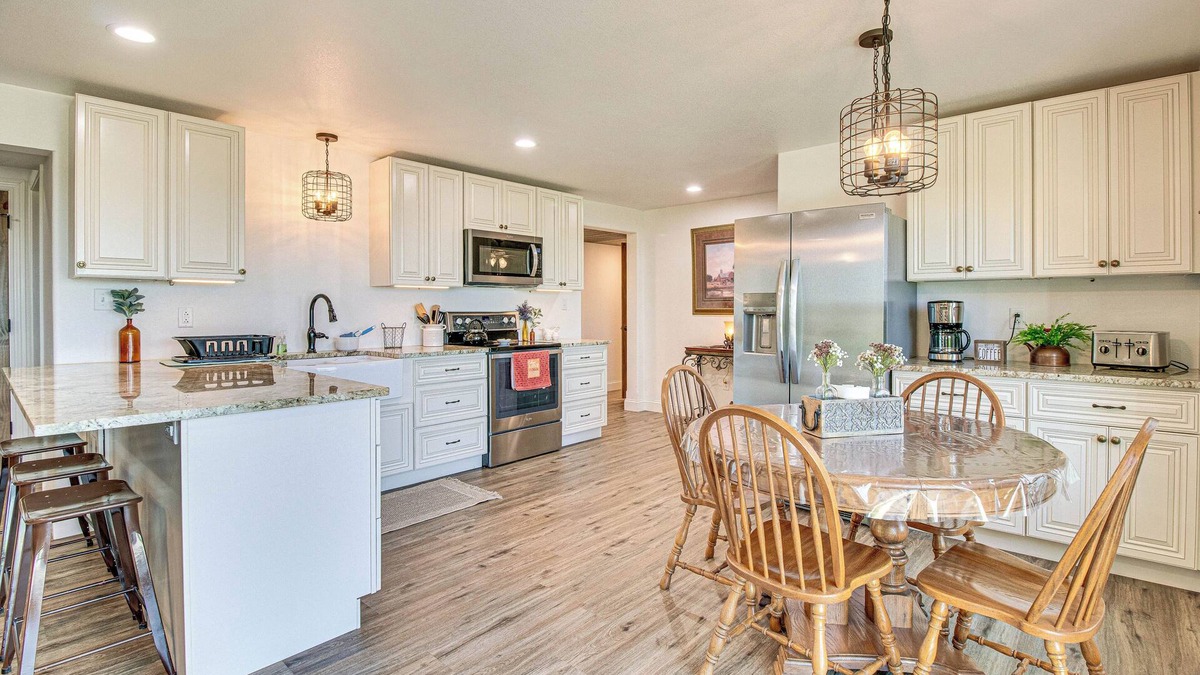 Squires House | Peaceful Missouri Getaway w/Valley View & Patio!