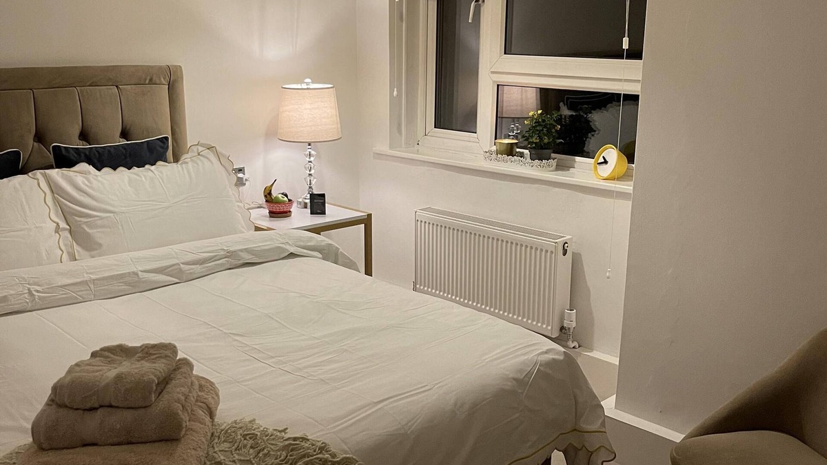 Queenstown House | Peaceful & Modern Double Bedroom With a Garden View