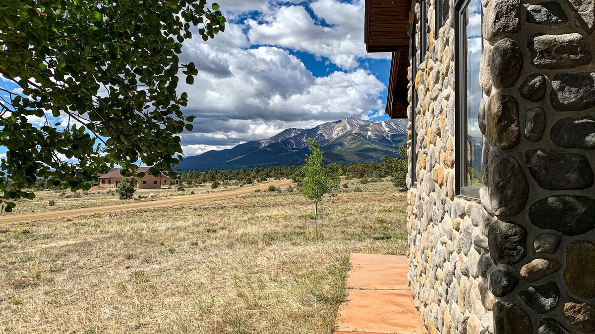 Buena Vista House | Peaceful Mountain getaway, 3 bath, Spectacular views! Coffee in the cupboard!