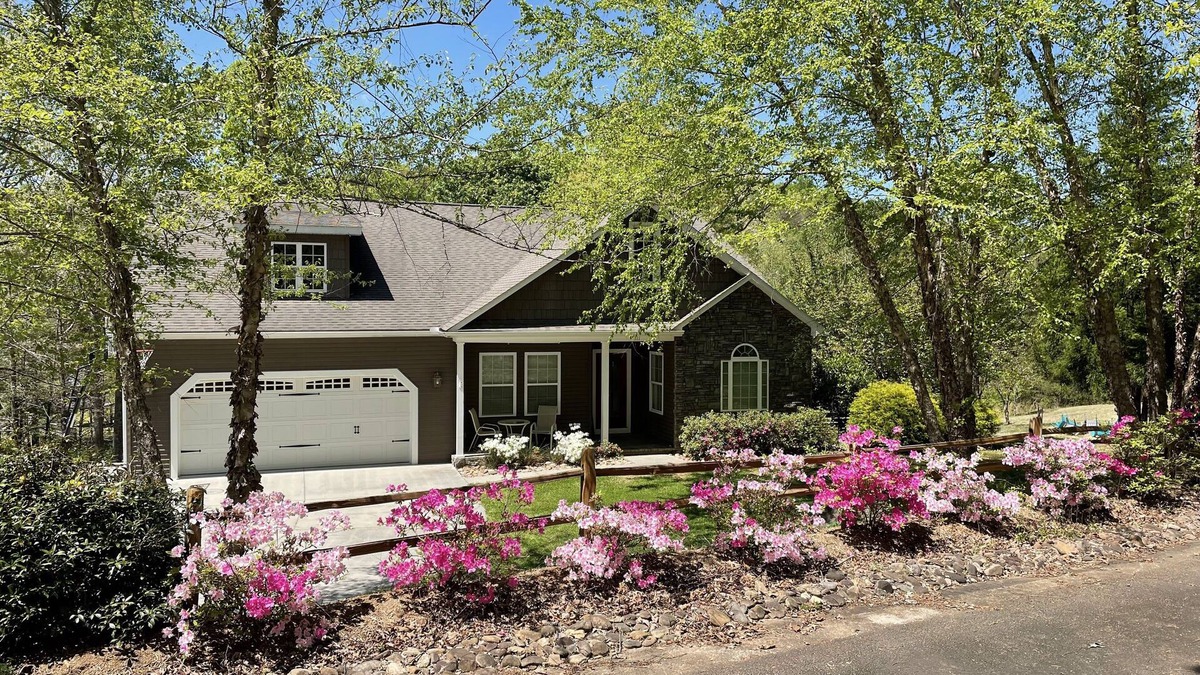 Pickens House | Peaceful Mountain Home: backs to a private fishing pond on two acres