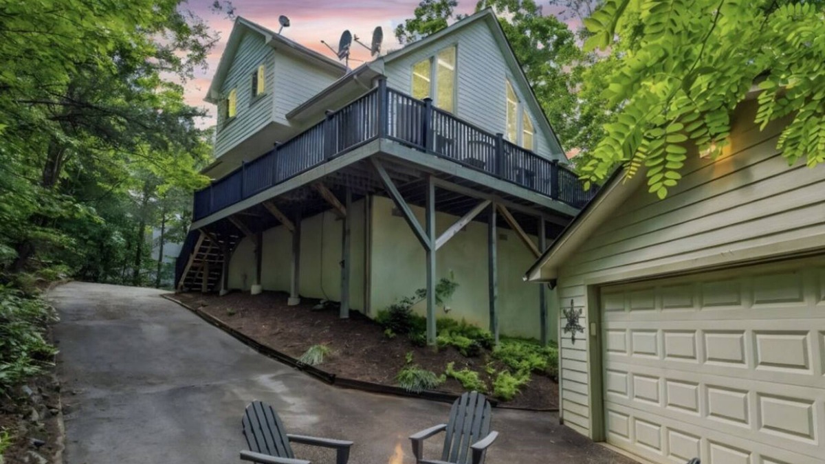 Lake Lure House | Peaceful mountain retreat with resort lake amenities