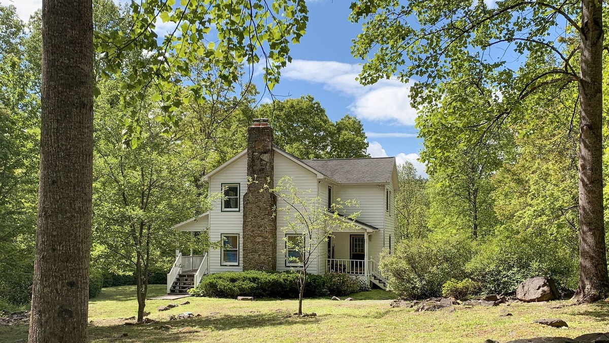 Stanardsville House | Peaceful mountain farmhouse, close to Shenandoah NP, wineries and more