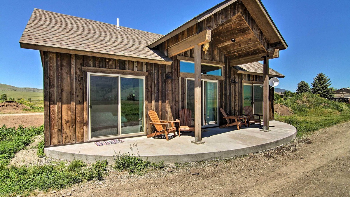 Livingston Cabin | Peaceful Mtn Retreat ~ 43 Mi to Yellowstone!