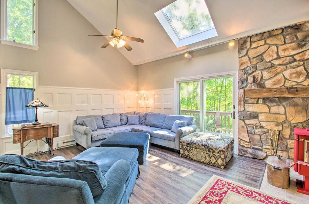 New Market House | Peaceful New Market Cabin with Deck and Fire Pit!