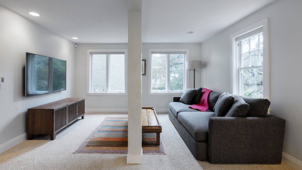 Thousand Oaks House | Peaceful North Berkeley in-law overlooking creek