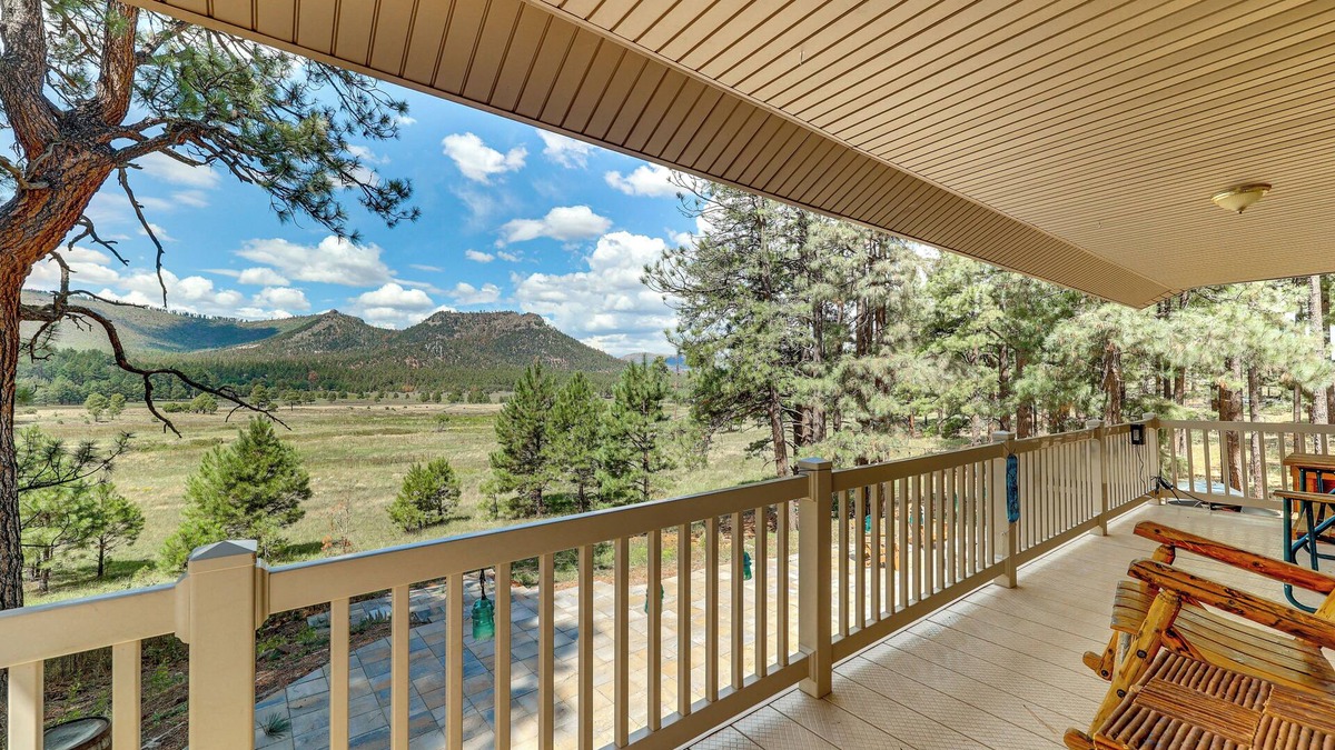 Eagar Cabin | Peaceful Nutrioso Cabin Retreat w/Mountain Views!