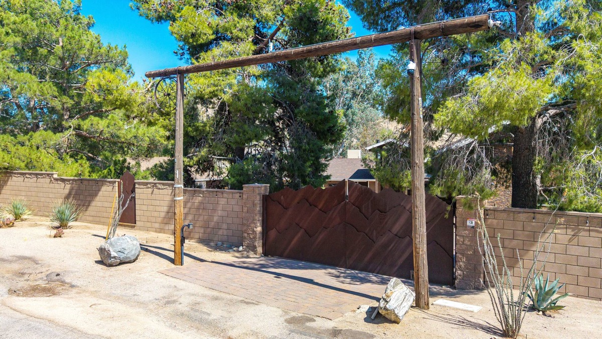 Morongo Valley House | Peaceful paradise awaits- Plenty of space for family, friends, or a retreat!