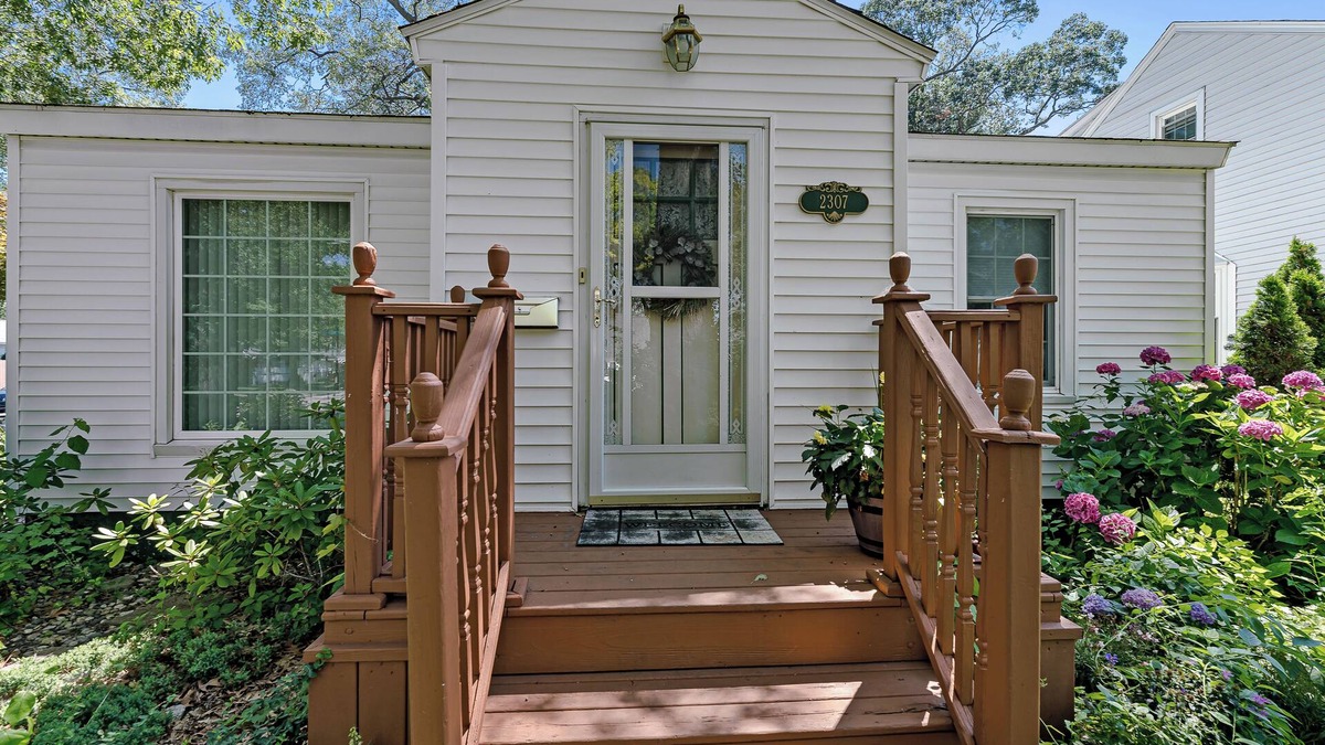 Lakeside House | Peaceful Pastel - Cheerful Cottage Close to Pere Marquette and Muskegon Lake - Pet Friendly