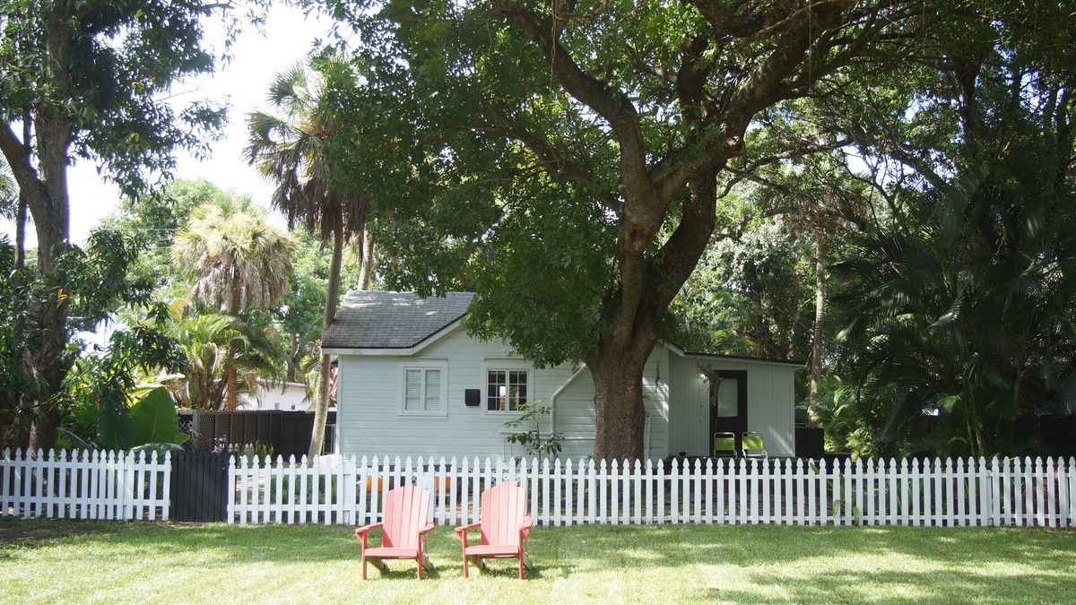 Sailboat Bend Cottage | Peaceful Pet-Friendly 2BR Home in Historic Sailboat Bend - 10 to 15 Min to Beach