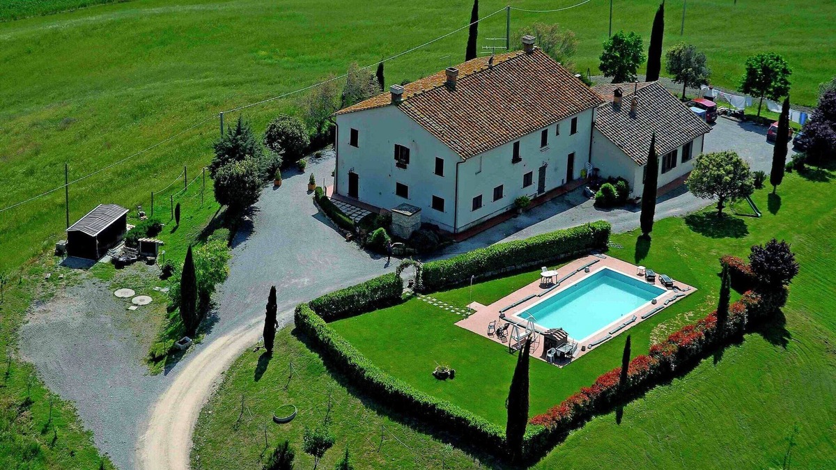 Gallina Apartment | Peaceful Pienza Garden Escape