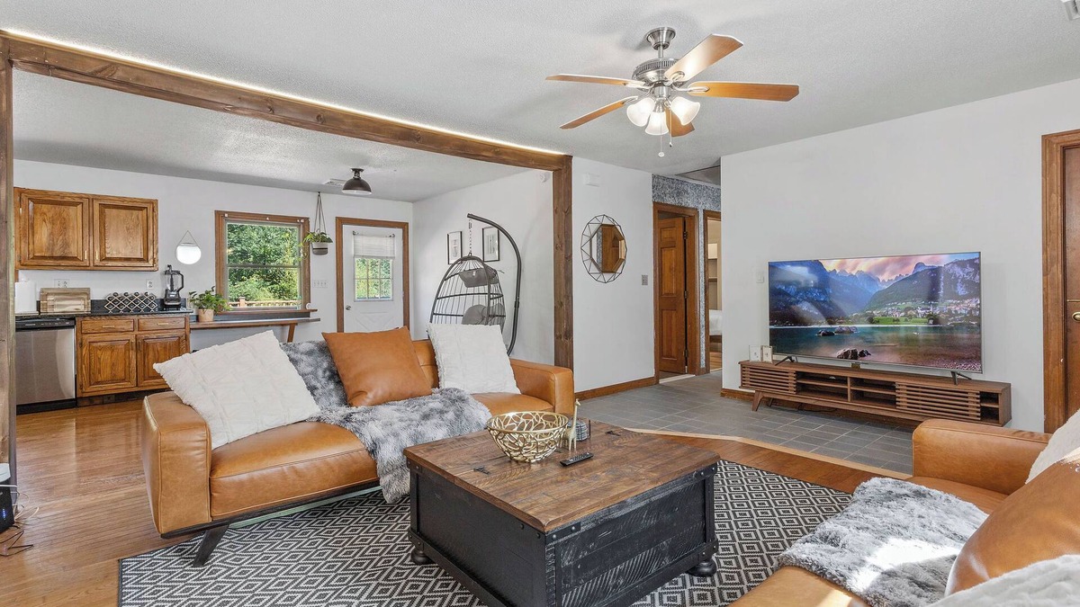 Preston House | Peaceful Private Home by Two Casinos in the Woods