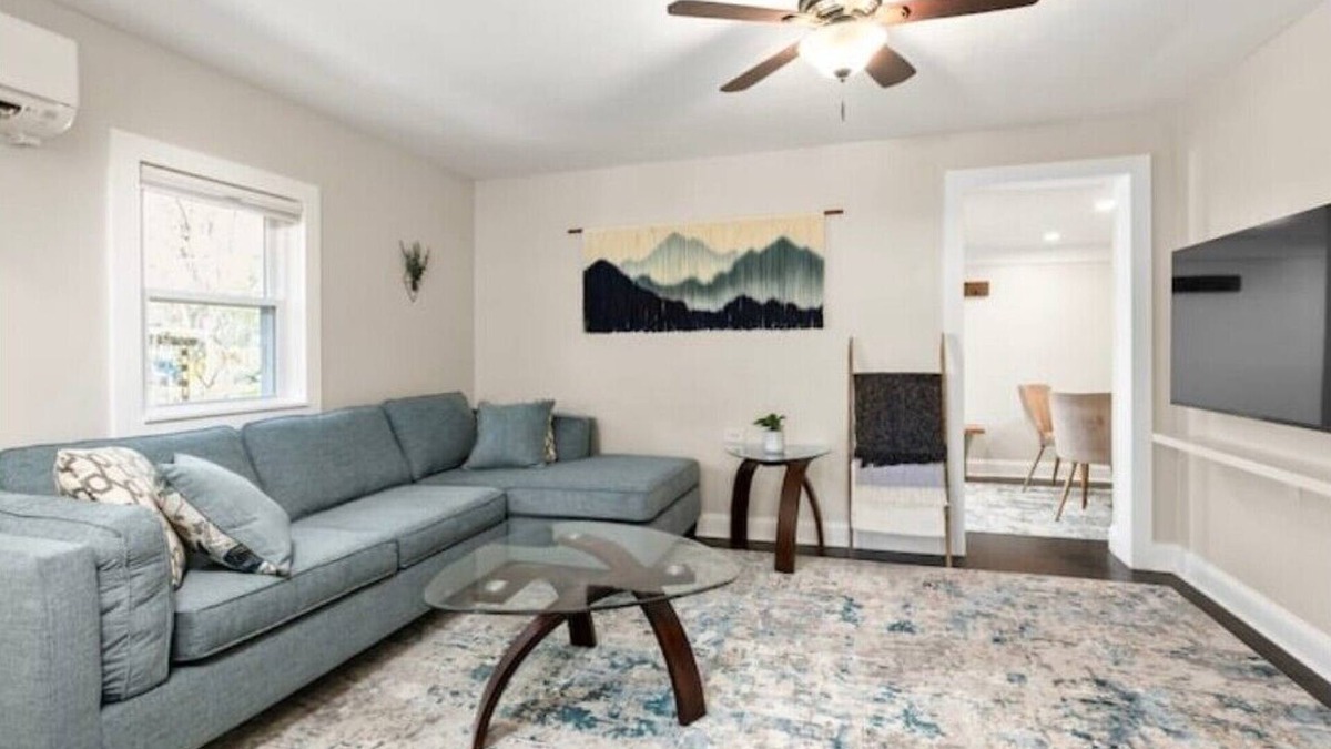 Fletcher Apartment | Peaceful Private Lane, Minutes to Airport, Modern & Cozy