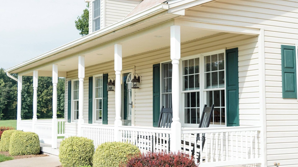 New Germantown House | Peaceful quiet setting with large yard, creek, 3 bedrooms, AC, WiFi,