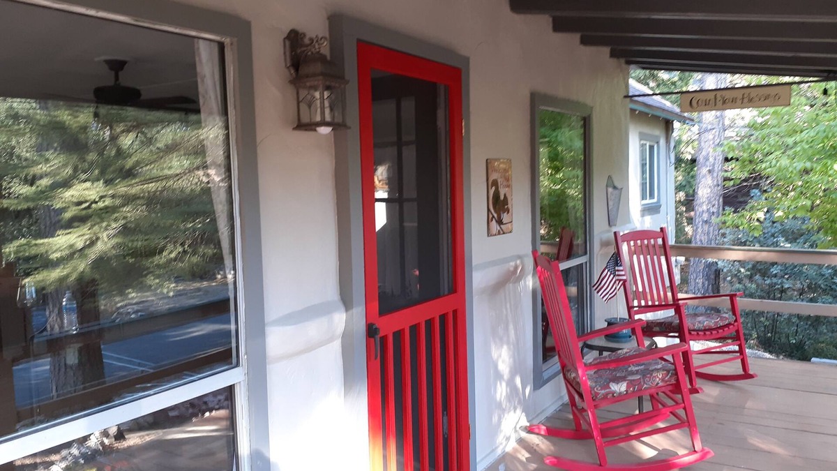 Crestline House | Peaceful, Quite Location ! Close to Everything! "31 Day Minimum"