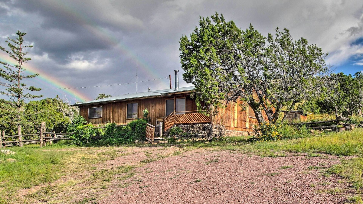 Springerville Cabin | Peaceful Ranch Cabin, 3 Mi to Becker Lake!