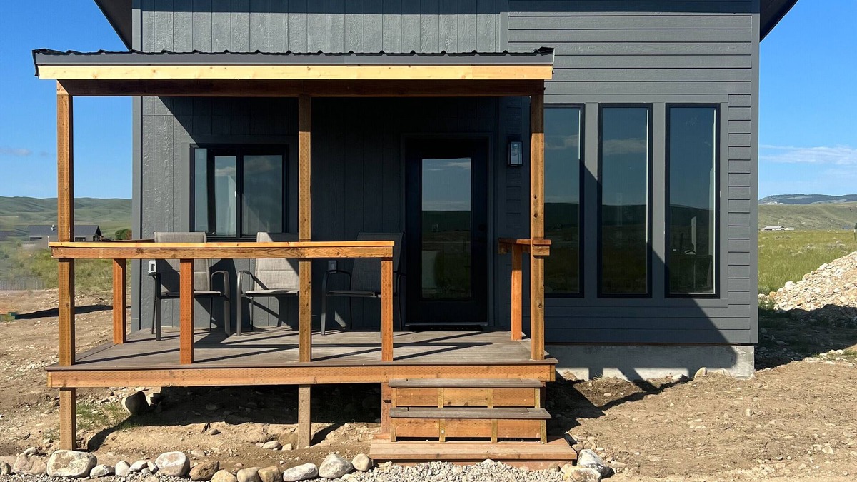 Dillon Cabin | Peaceful Retreat: Modern, Moody, w/Mountain Views, Covered Deck + Firepit