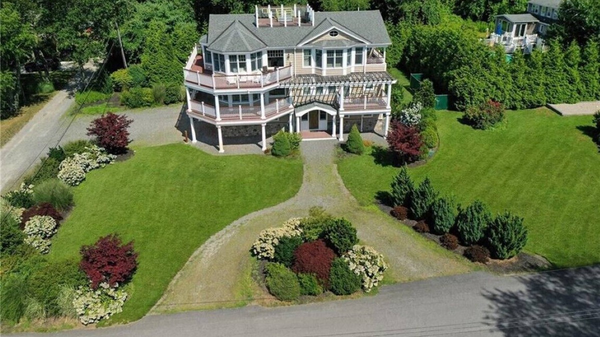 Jamestown Shores House | Peaceful Retreat with Beautiful Sunsets and Bay Views