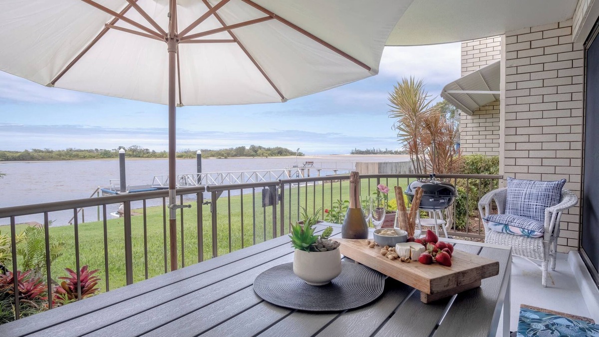 Maroochydore Apartment | Peaceful River Front Escape Short walk to Ocean St