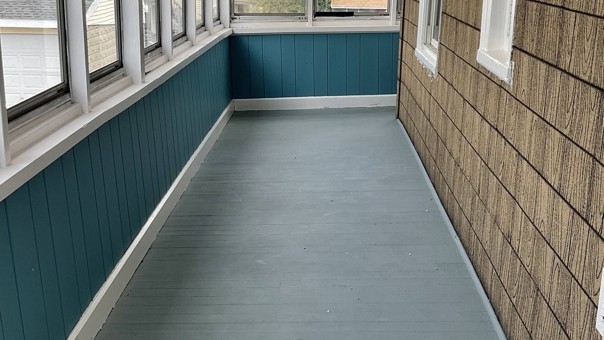 Dudley House | Peaceful Riverview Family Size Home with Waterfront Backyard