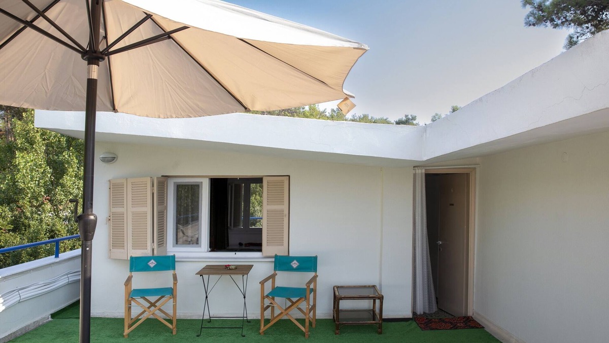 Agia Triada House | Peaceful roof apartment 3 min from the beach!