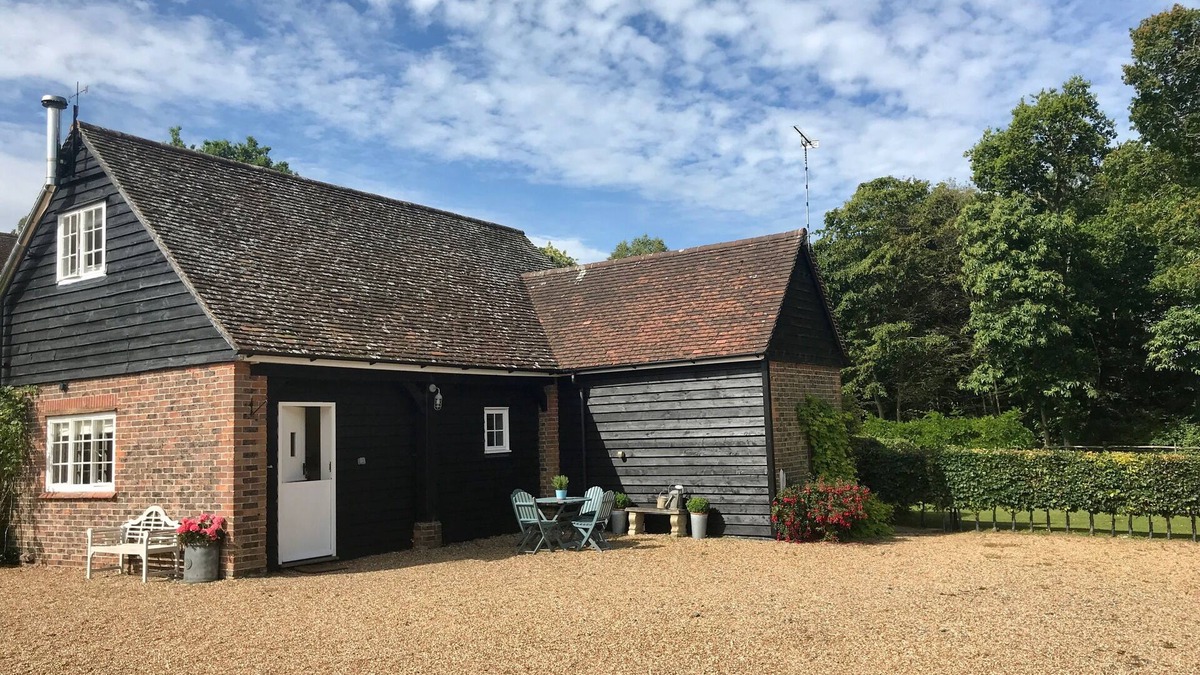 Peasmarsh Cottage | Peaceful rural detached coach house cottage near Rye.