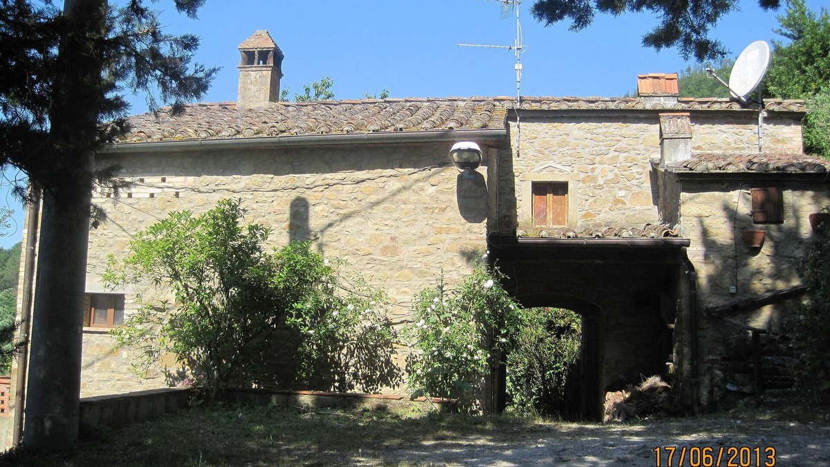 San Leo Bastia House | Peaceful rustic house with stunning views, garden and pergola.