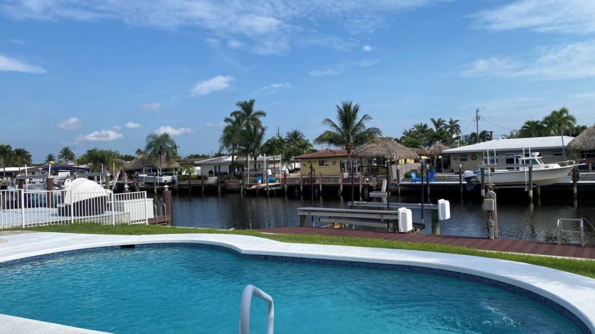 Garden Isles House | Peaceful, Serene Waterfront- Jacuzzi Heated Pool and BBQ Grill