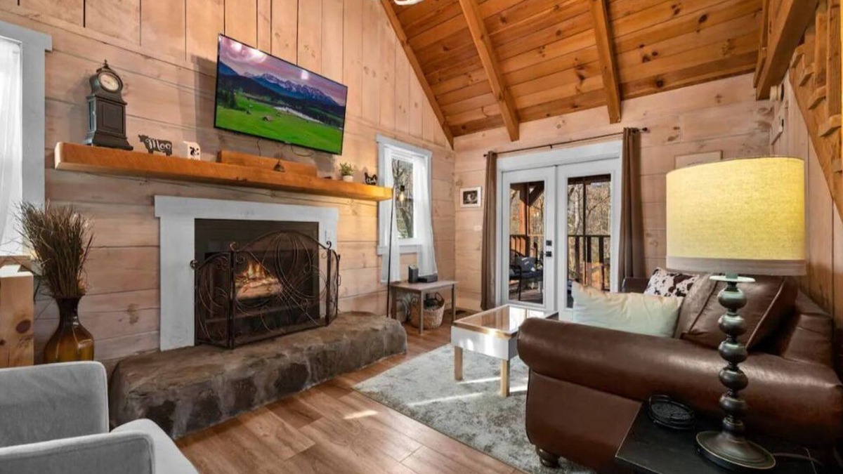 Townsend Cabin | Peaceful Side of the Smokies! Hot Tub! Sleeps 6.
