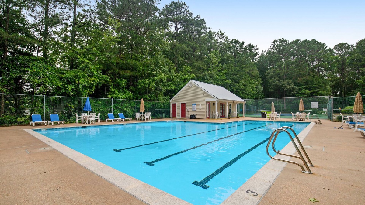 Clearwater House | Peaceful single family home with shared pool and sports courts access