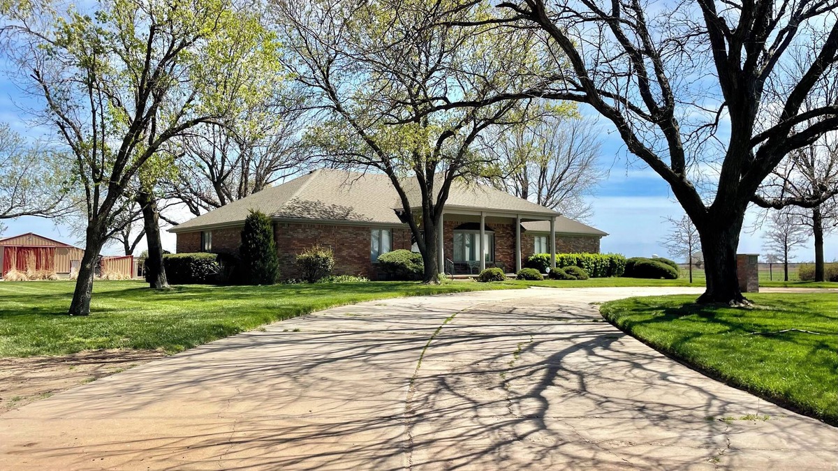 Hutchinson House | Peaceful Spacious Country house only 8 mins from the Kansas State Fairgrounds