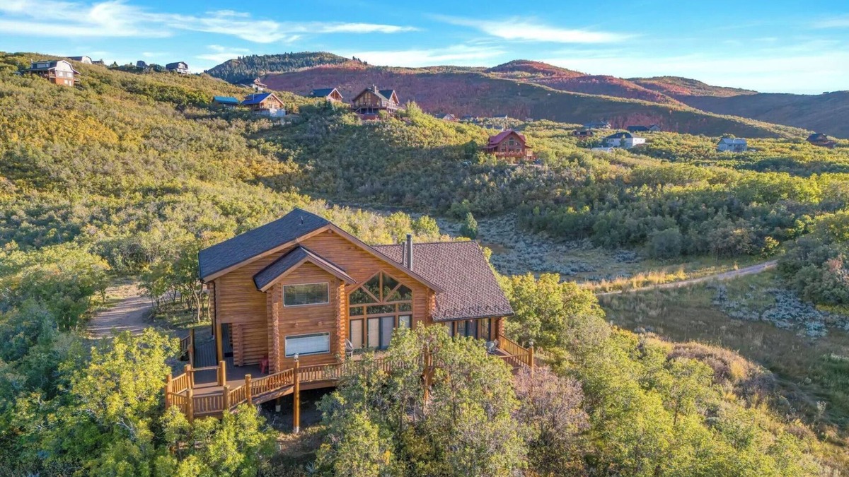 Timber Lakes Cabin | Peaceful, spacious log cabin in beautiful Heber, UT