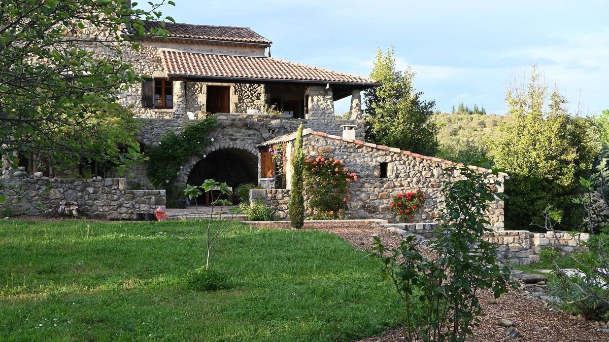 Largentiere Villa | Peaceful Stay in Largentière