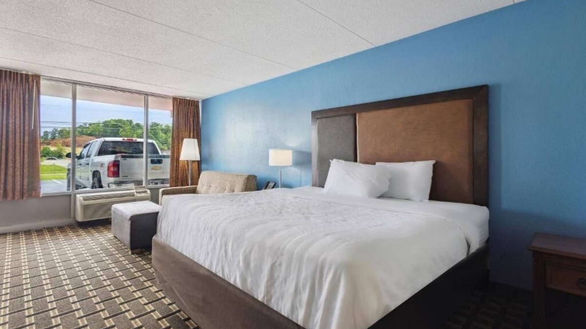 Greeneville Hotel | Peaceful Stay Near Jordan Knob With Parking and Private King Room