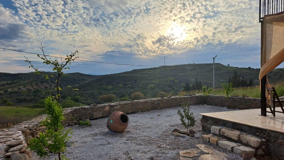 Karaburun Apartment | Peaceful Stone House with Nature View in Karaburun